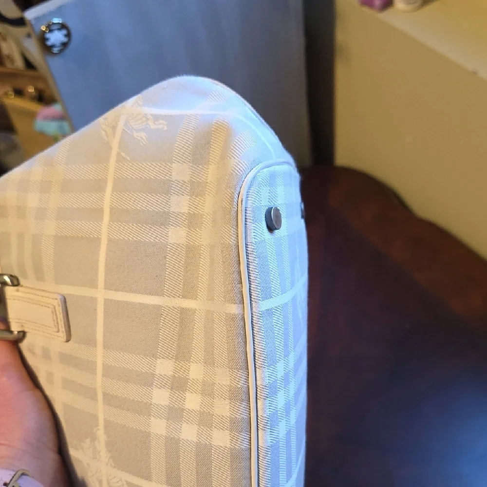 Burberry Cream and Gray Plaid Shoulder Bag - Picture 4 of 16